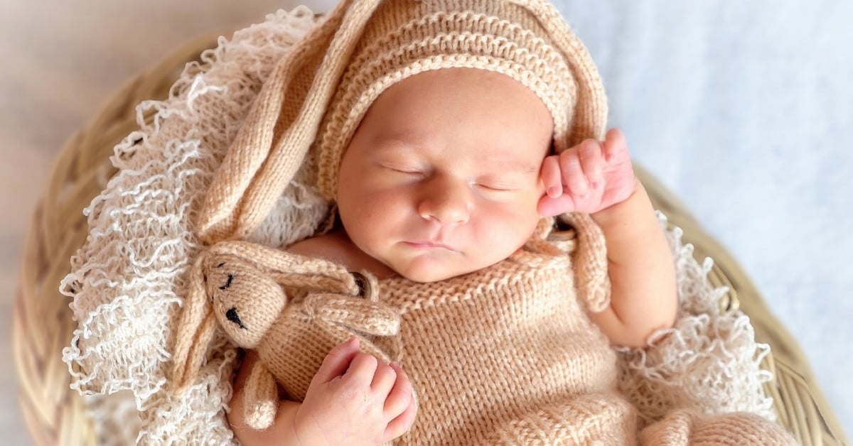 Sử dụng đồ chơi và vật dụng an ủi yêu thích của trẻ để tạo cảm giác an toàn và thoải mái