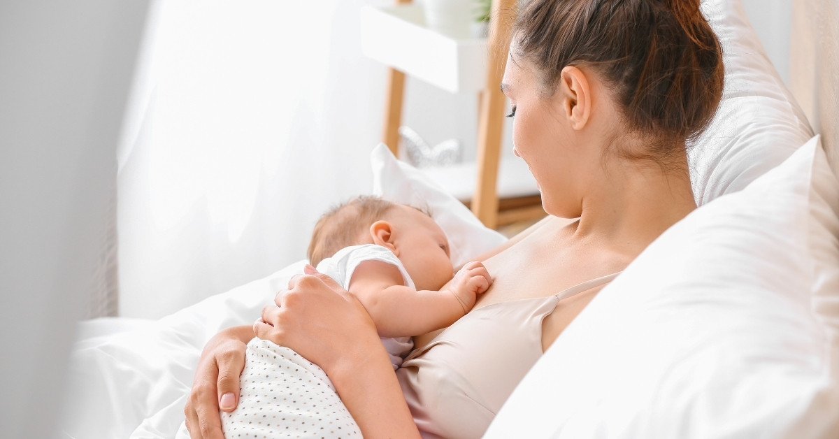 Sữa mẹ là nguồn dinh dưỡng tốt nhất cho trẻ sơ sinh