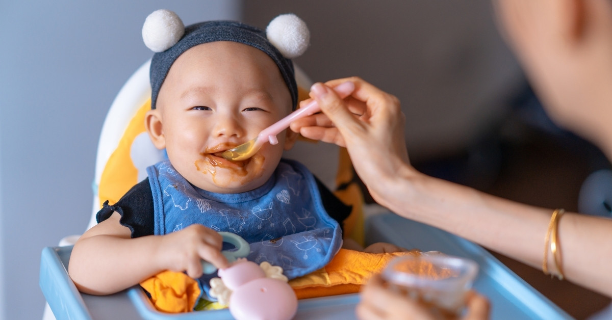 Ba mẹ cần tham khảo ý kiến của bác sĩ nhi khoa của trẻ trước khi quyết định cho trẻ ăn dặm sớm
