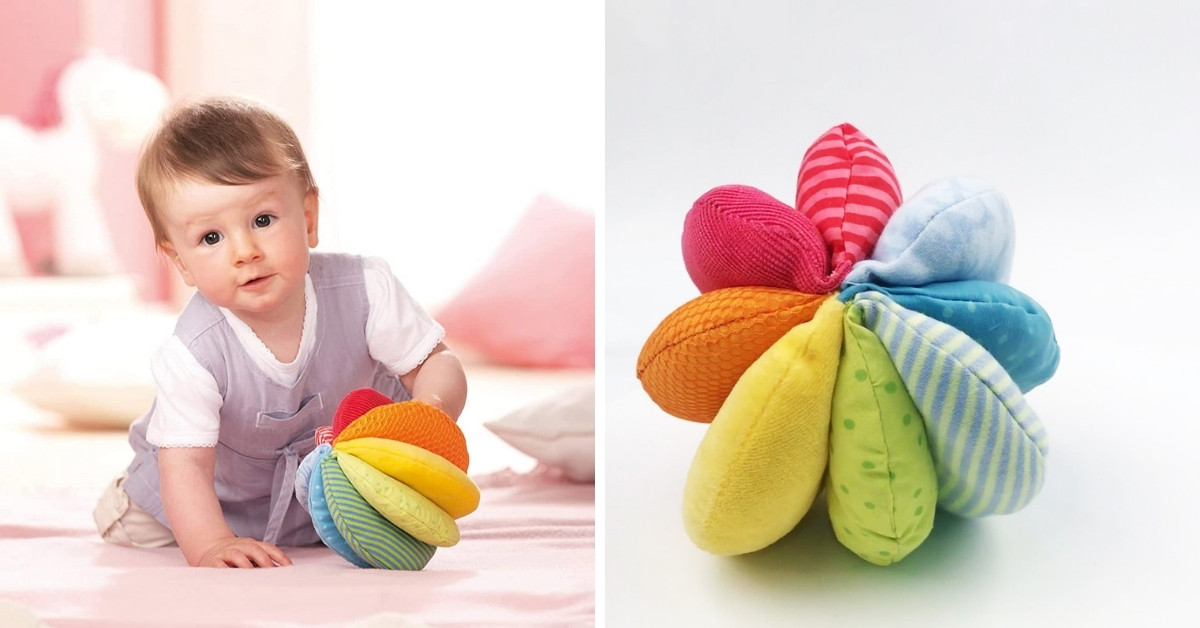 Quả bóng sắc màu là đồ chơi giáo dục Montessori mà bé có thể vừa học vừa chơi
