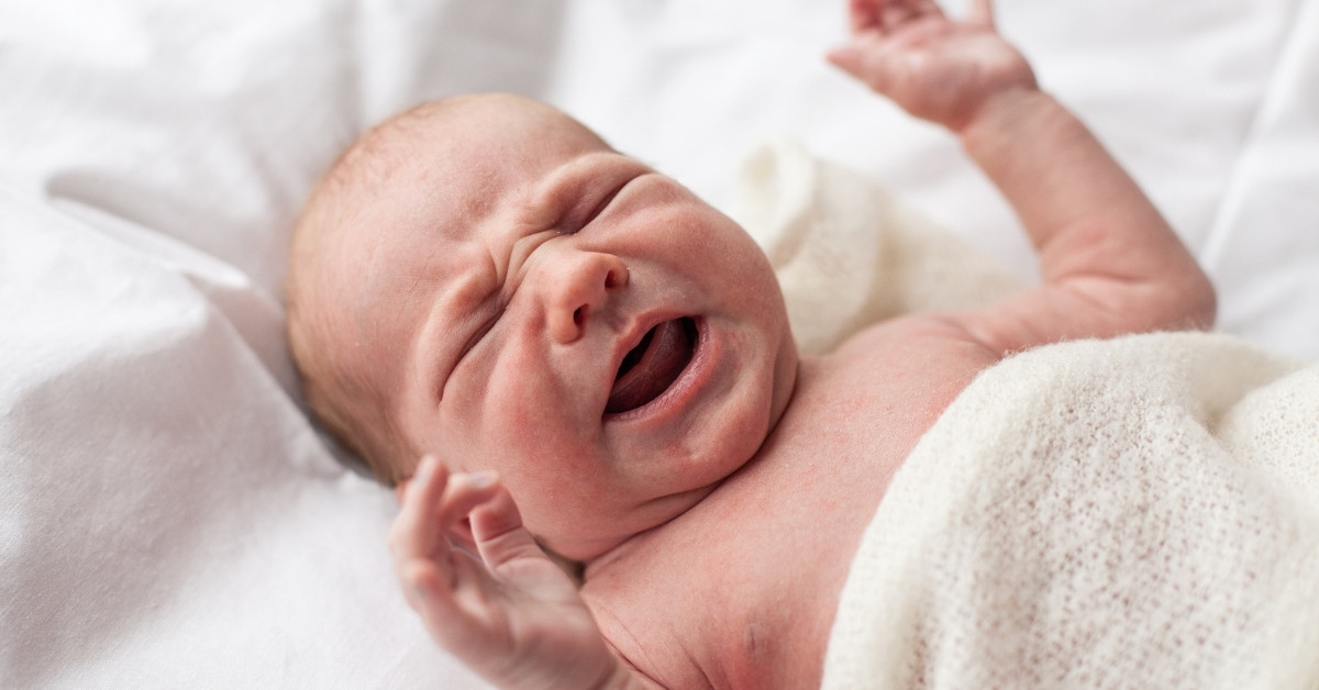 Việc trẻ sơ sinh khóc đêm là một phần tự nhiên của quá trình phát triển