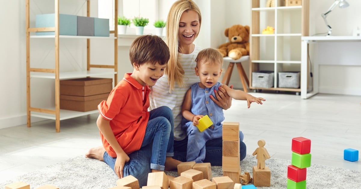 Chọn đồ chơi phù hợp với lứa tuổi của trẻ