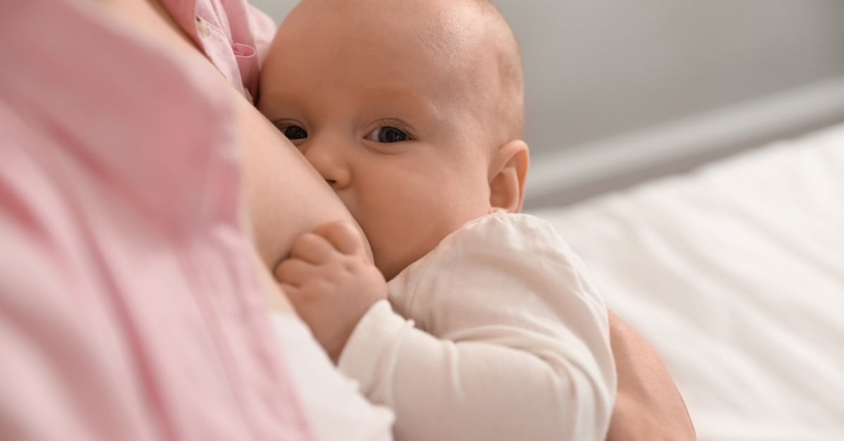 Bú sữa mẹ mang lại lợi ích cho cả mẹ và bé
