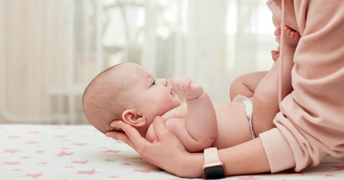 Mách mẹ các mẹo chữa nấc cụt cho trẻ