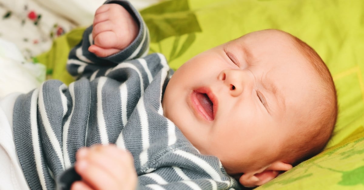 Trẻ thường thở khò khè hoặc quấy khóc khi bị nghẹt mũi