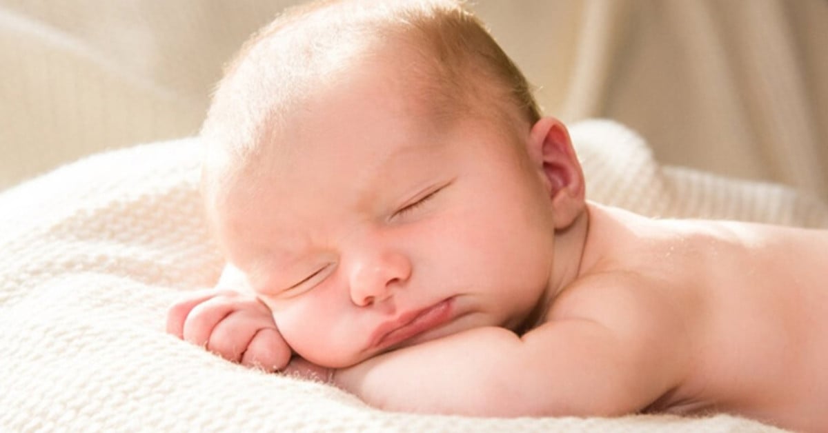 Bố mẹ cần tìm hiểu kỹ về thời gian nên tắm cho trẻ