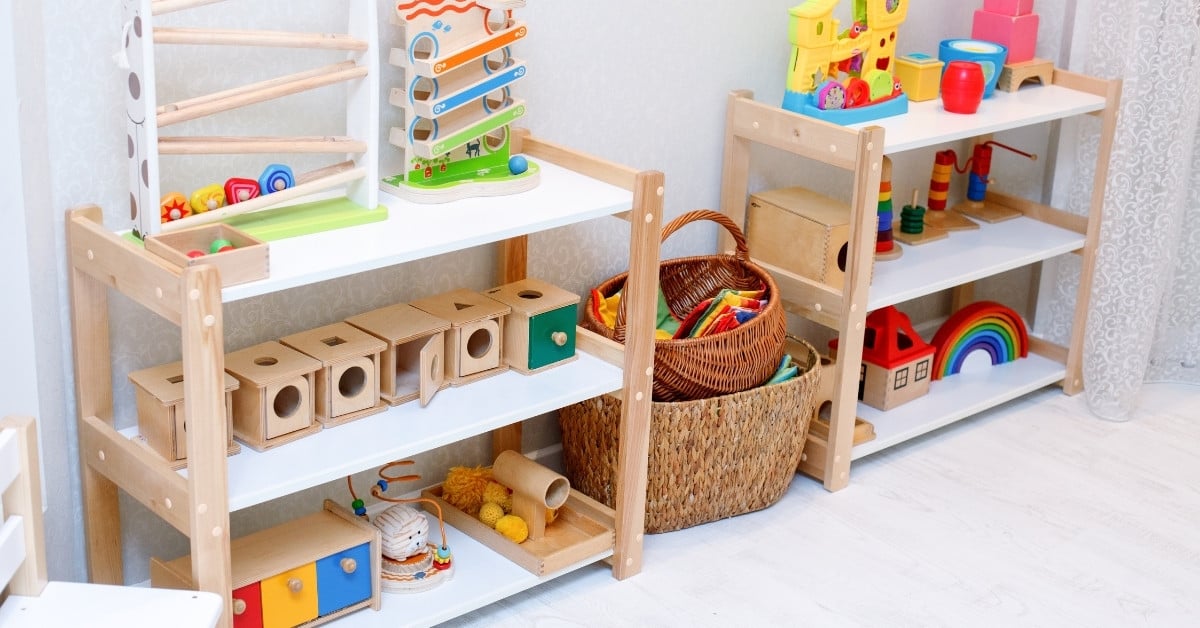 Giáo cụ Montessori là những đồ dùng được thiết kế đặc biệt nhằm mục đích hỗ trợ bé em tự học thông qua việc khám phá và thực hành