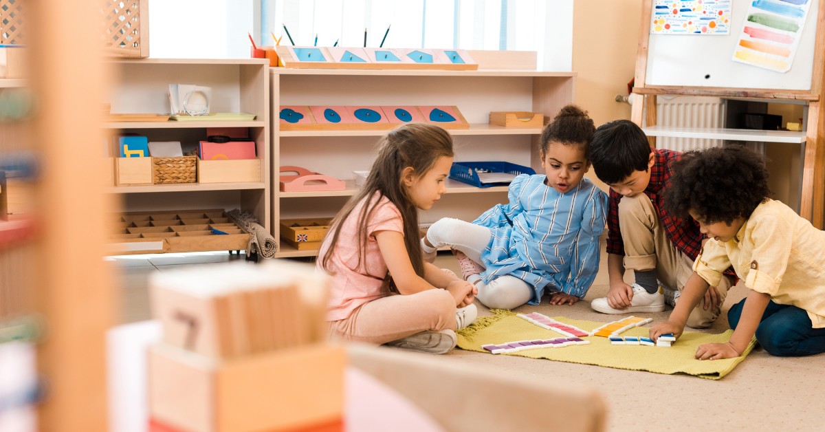 Montessori dựa trên quan sát khoa học về trẻ em, từ đó tạo ra một môi trường giáo dục