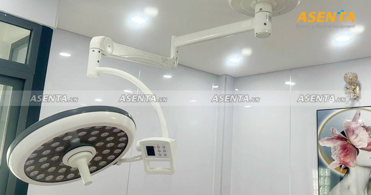 Bàn Giao Combo Giường HMBB-8030 Trắng + Đèn Phẫu Thuật Treo Tường Trắng Full LED500 Bóng Đơn