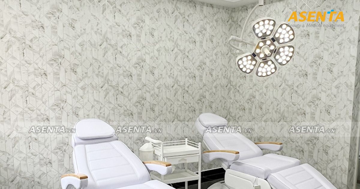 Bàn Giao Giường Spa Chỉnh Điện HMBB-8030 & Đèn Phẫu Thuật 5 Cánh Hoa Petal – Giải Pháp Tối Ưu Cho Spa