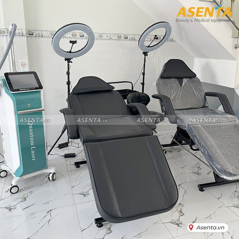 Bàn giao thành công combo thiết bị máy quantumm + giường 8200 đen + đèn livestream