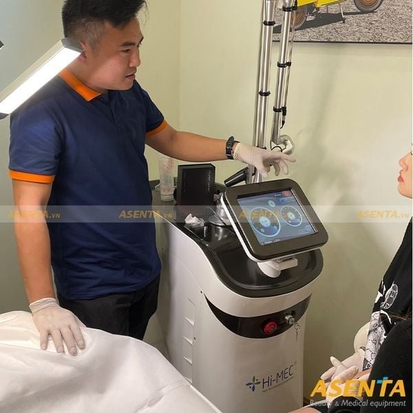 máy laser xoá xăm