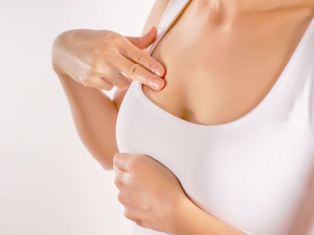 Phẫu thuật nâng ngực phù hợp với phụ nữ ngực nhỏ bẩm sinh