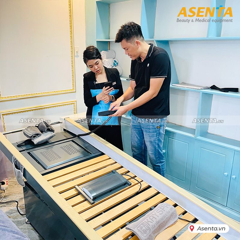 Bàn giao hướng dẫn sử dụng giường rung lắc cột sống Herab-3010