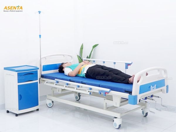 Tủ đầu giường bệnh nhân dùng trong y tế phổ biến tại Bệnh Viện