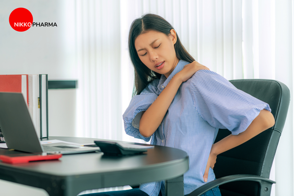Nhân viên văn phòng ngồi nhiều ít vận động là đối tượng dễ bị thoái hóa khớp sớm