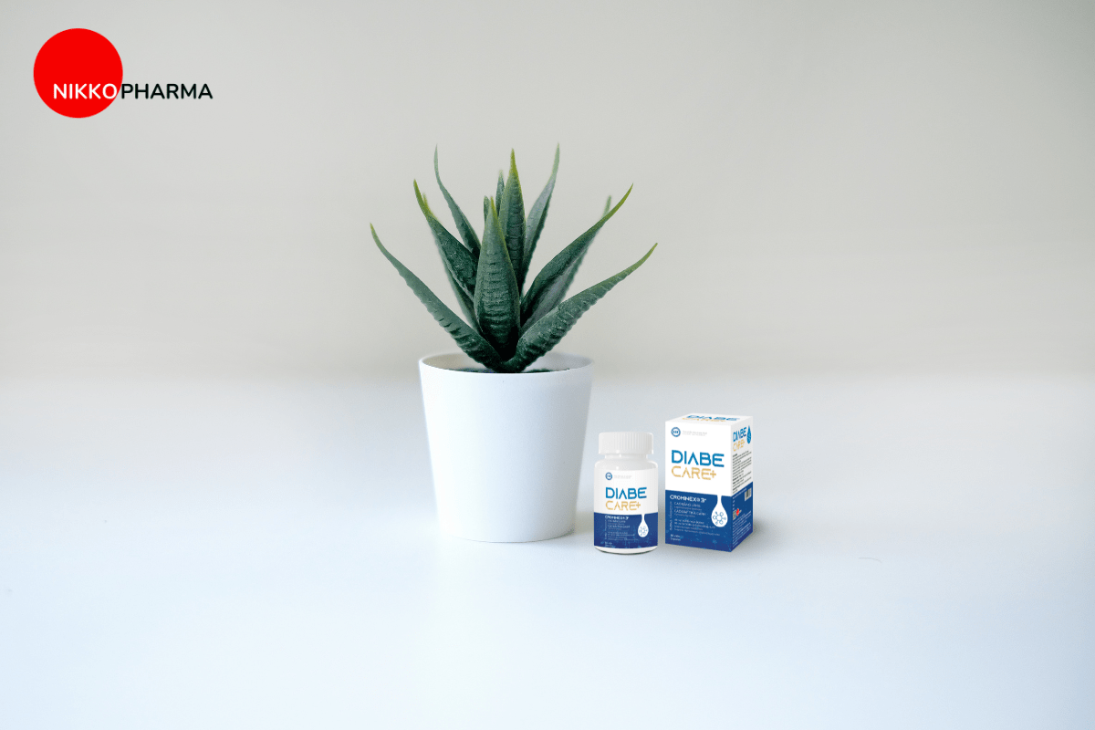 Viên uống hỗ trợ tiểu đường DiabeCare+ với chiết xuất từ lô hội, dây thìa canh, mướp đắng, quế nhục, địa cốt bì và nhiều hoạt chất quan trọng hỗ trợ chuyển hóa đường, cải thiện chỉ số đường huyết