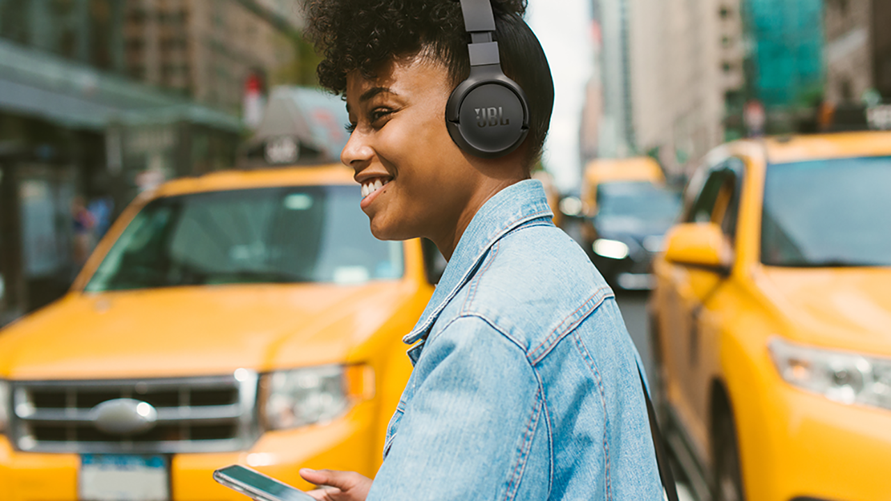 JBL ra mắt bộ đôi tai nghe Live 670NC và Tune 670NC
