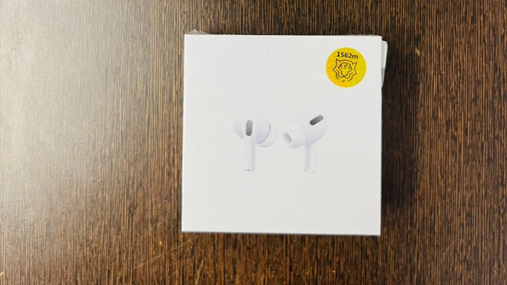 Triệt phá đường dây sản xuất AirPods nhái tại Trung Quốc