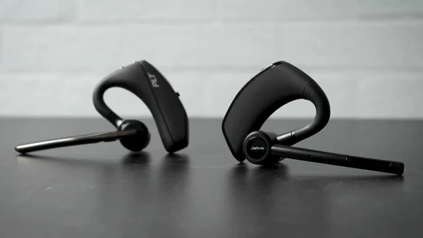 plantronics voyager 5200 vs jabra