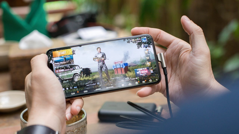 Giữa điện thoại Android và iPhone, thiết bị nào đáng mua nhất để chơi game di động?