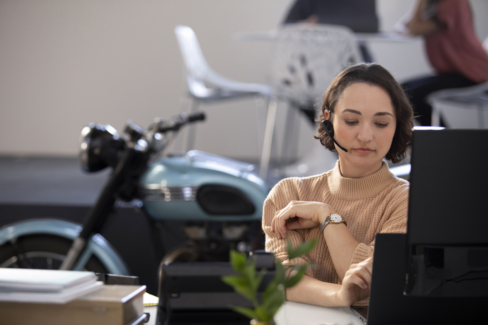 TAI NGHE KHÔNG DÂY DECT™ PLANTRONICS (POLY) SAVI 8240 SERIES (CONVERTIBLE)