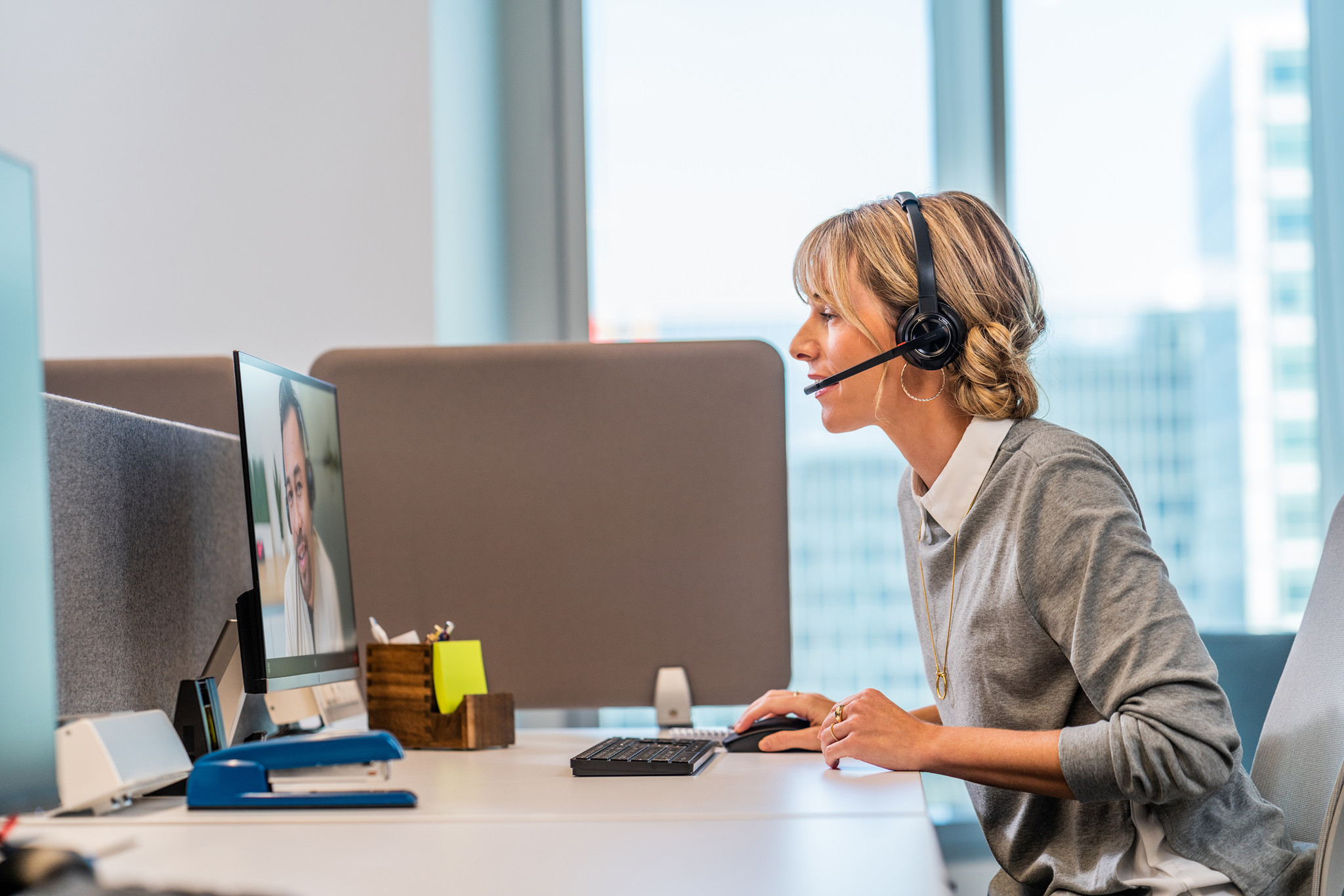 Tai nghe không dây DECT™ Plantronics Savi 8220 Series