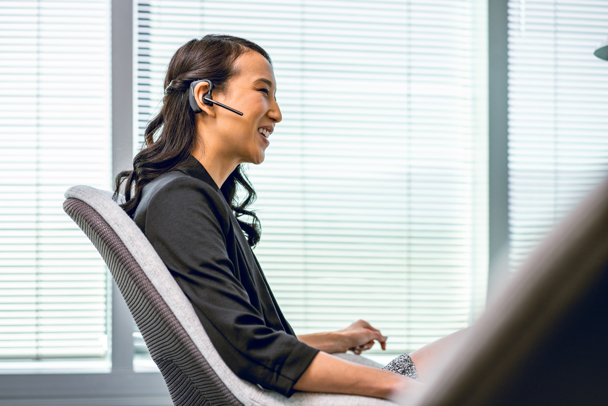 TAI NGHE KHÔNG DÂY BLUETOOTH PLANTRONICS (POLY) VOYAGER 5200 OFFICE*