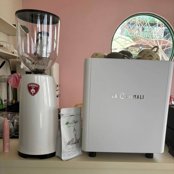 Bàn giao máy pha Carimali Cento và Máy xay Eureka 75 cho khách hàng