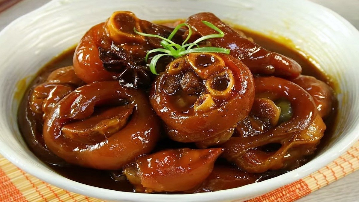 Chân giò kho xì dầu