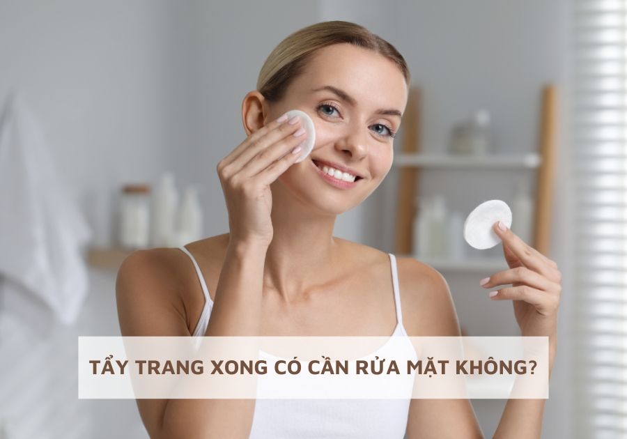 tay trang xong co can rua mat khong