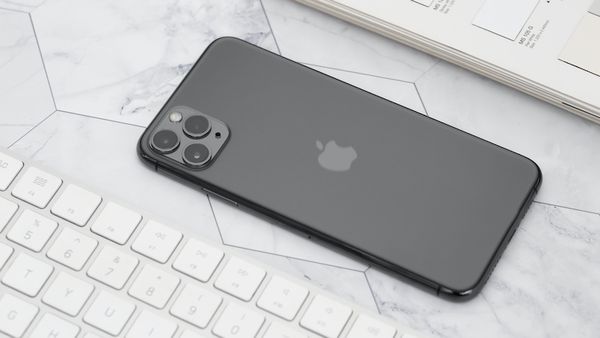iPhone 11 Pro Max | hình thức và hiệu năng