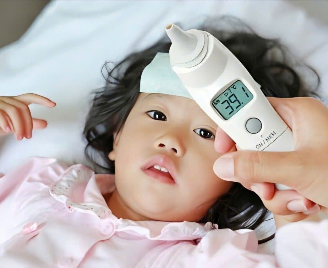 Cách hạ sốt khi bé sốt cao, ngăn ngừa co giật do sốt