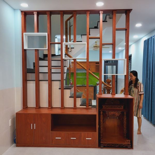 Vách Hoa Văn: Vách Hoa Văn đã trở thành một trong những xu hướng thiết kế nội thất phổ biến nhất ở Việt Nam trong những năm gần đây. Với các hoa văn đa dạng và phong phú, nó làm tăng tính thẩm mỹ cho không gian sống của bạn. Hãy xem hình ảnh liên quan để tìm hiểu thêm về ứng dụng của Vách Hoa Văn trong nội thất.
