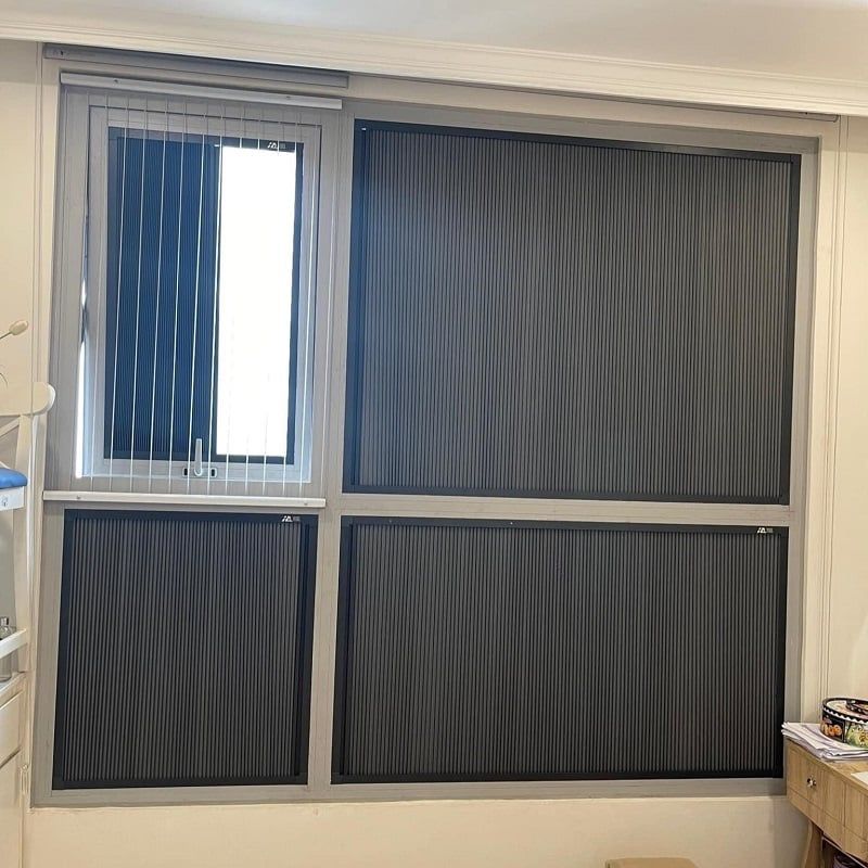rèm tổ ong gắn kính 1