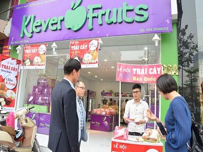 KLEVER FRUIT HÂN HẠNH ĐÓN TIẾP ĐOÀN THÁP TÙNG TỔNG THỐNG HÀN QUỐC TRONG LỄ HỘI TRÁI CÂY HÀN QUỐC TẠI HÀ NỘI