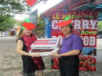 Tham tán Nông nghiệp Hoa Kỳ tham dự Lễ hội Cherry Washington tại Klever Fruit