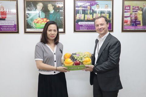 KLEVER FRUIT HÂN HẠNH ĐÓN TIẾP ÔNG RALPH BEAN - THAM TÁN NÔNG NGHIỆP ĐẠI SỨ QUÁN HOA KỲ TẠI VIỆT NAM