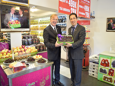Đại sứ Đặc mệnh toàn quyền Canada tham dự Tuần lễ trái cây Canada 2015 tại Klever Fruit