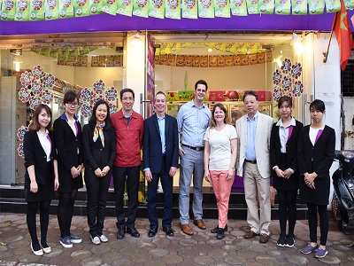 Phó Giám Đốc Sở nông nghiệp tiểu bang Washington Kirk Robinson đến thăm Klever Fruit