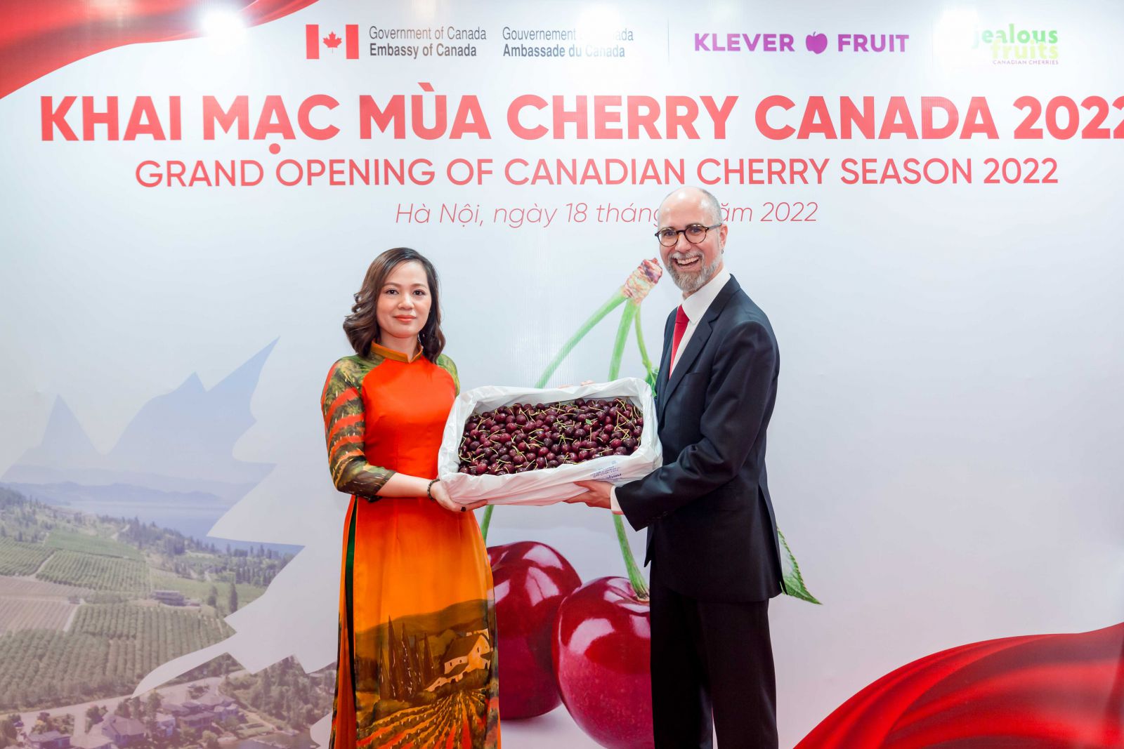 ĐẠI SỨ ĐẶC MỆNH TOÀN QUYỀN CANADA TẠI VIỆT NAM KHAI MẠC MÙA CHERRY CANADA 2022 CÙNG KLEVER FRUIT