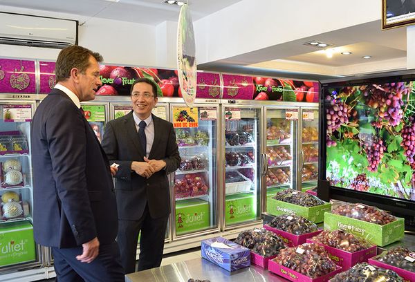 Bộ trưởng Thương mại và Đầu tư Đảng Lao Động Australia thăm Klever Fruit