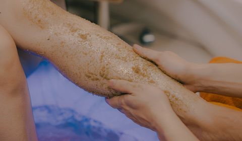 Nâng Niu Đôi Chân Với Herbal Foot Soak Massage từ Veganic Nail Spa