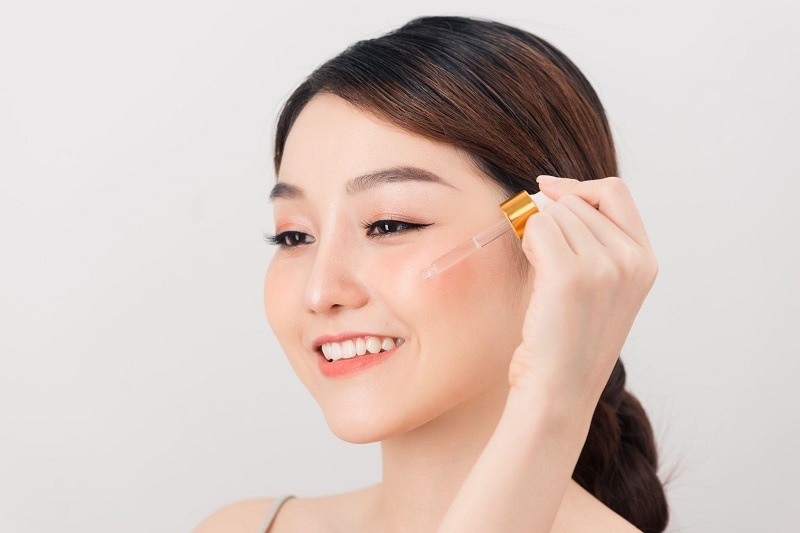 Serum Dưỡng Da Là Gì Và Công Dụng Của Serum Trong Làm Đẹp Chị Em Cần Nắm