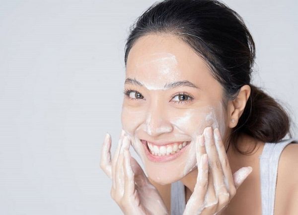Chăm sóc da mặt khô cần chọn sản phẩm kỹ càng