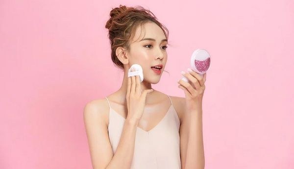 Sử dụng cushion phù hợp giúp bạn sở hữu lớp trang điểm mỏng nhẹ như sương