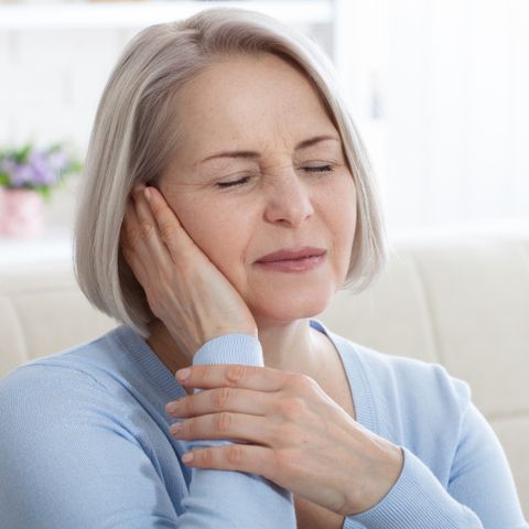 MỐI LIÊN HỆ GIỮA CHÚNG ĐAU NỮA ĐẦU VÀ GIẢM THÍNH LỰC