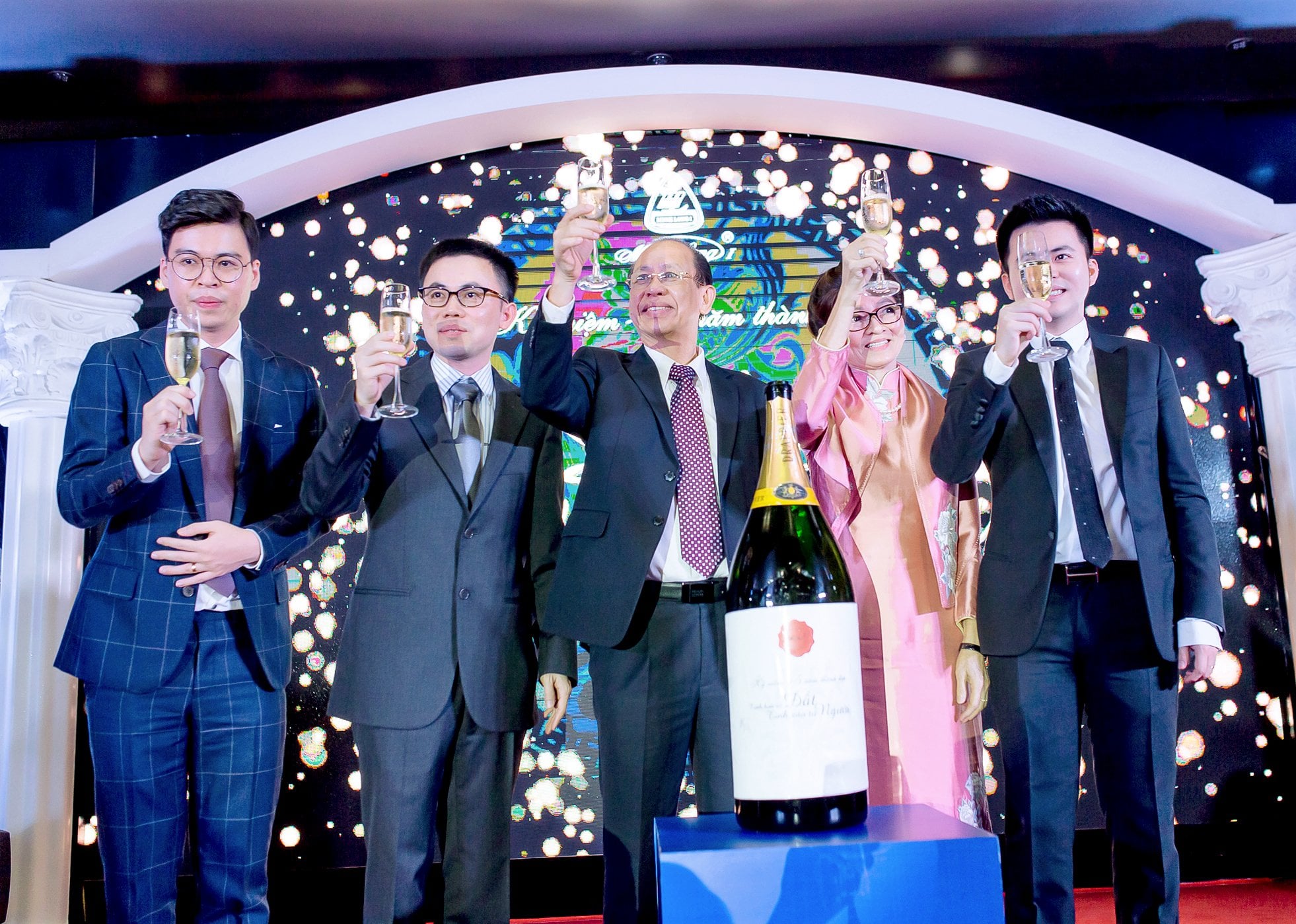 [PHIM TÀI LIỆU] Vinh Quang Việt Nam: Câu chuyện 30 năm