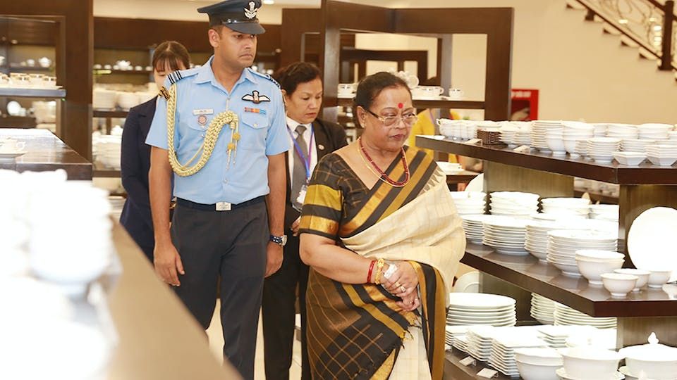 Đệ nhất phu nhân Ấn Độ tham quan và mua sắm tại Showroom Minh Long I tại Hà Nội