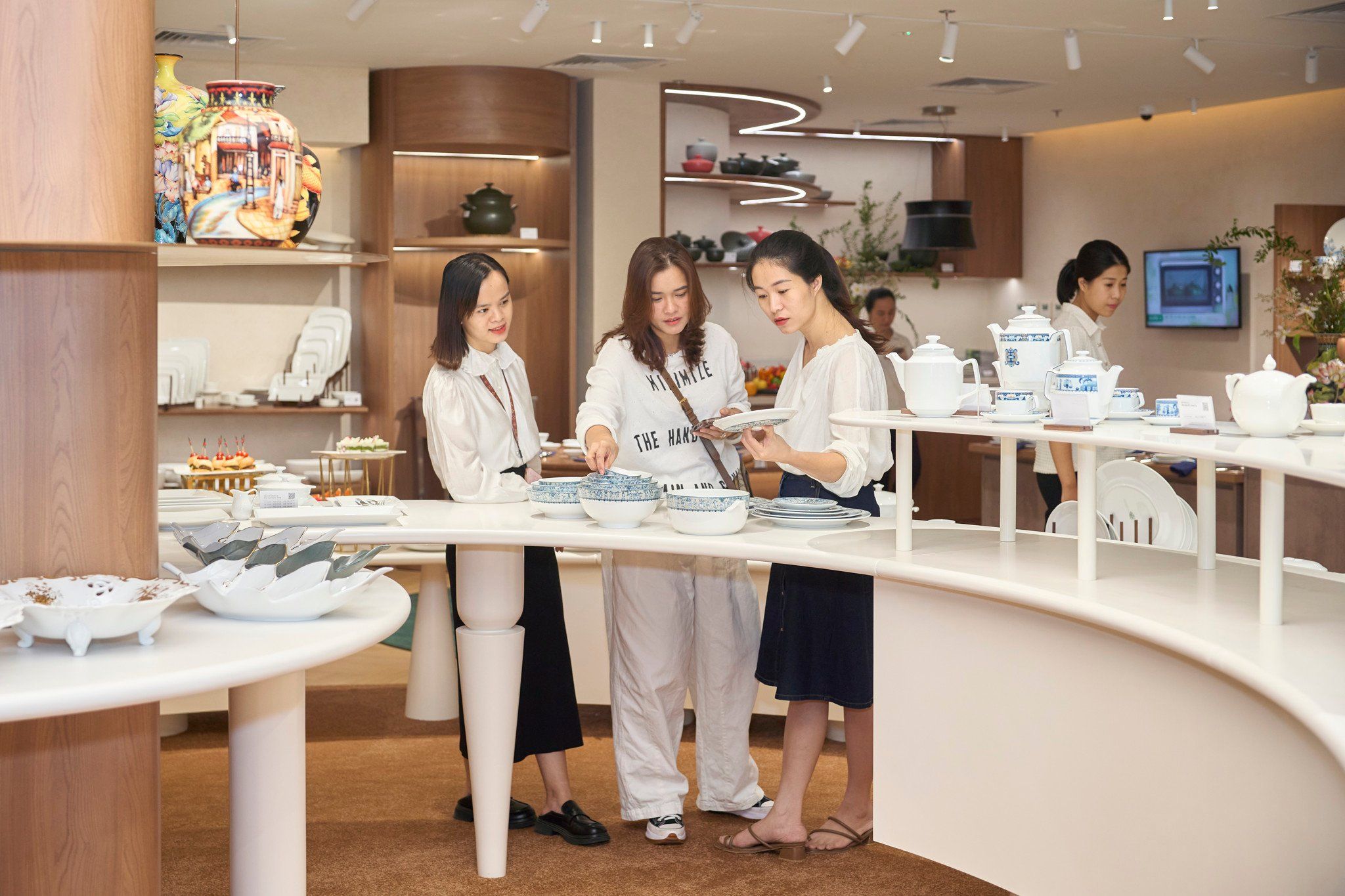 MINH LONG KHAI TRƯƠNG SHOWROOM HÀ NỘI